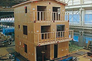 湿気をよく通す耐力面材なら壁内の結露を防ぎます。